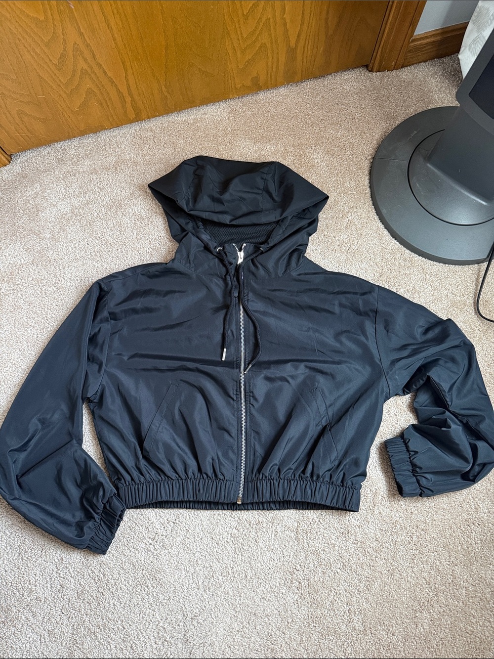 Forever 21 Black Cropped Hooded Windbreaker Jacket.  Fits like a small